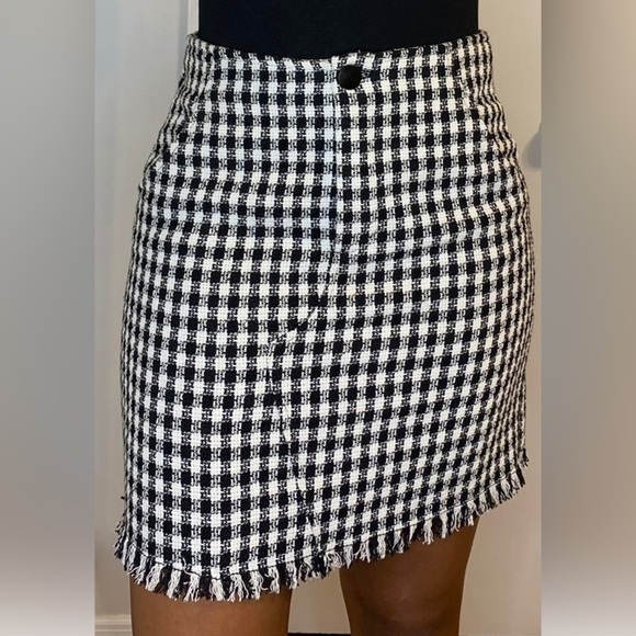 Zara Dresses & Skirts - ZARA Black White Tweed Mini Skirt
short Plaid Size S
